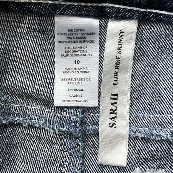Guess Jeans - Picture 4 of 6